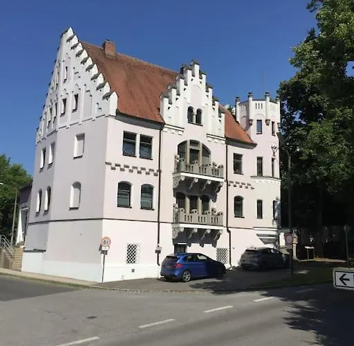 Ferienwohnung In Historischer Villa Mit Gartennutzung